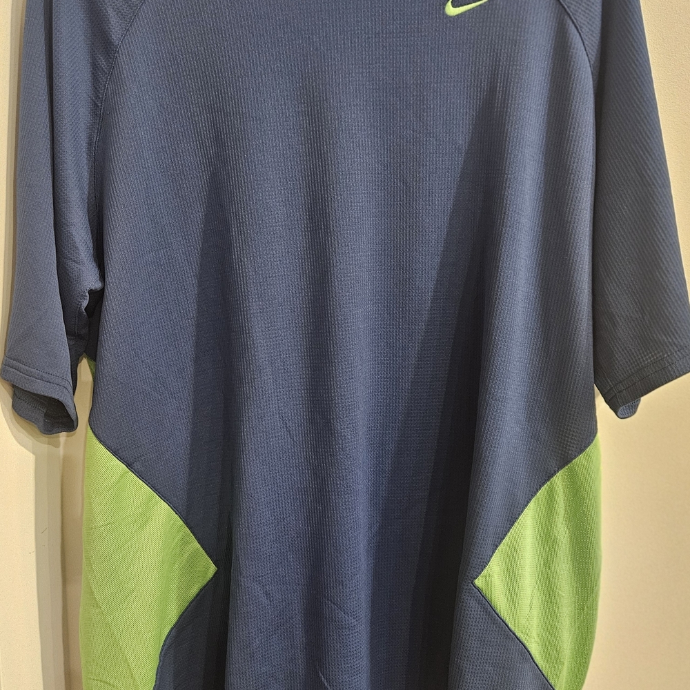 Nike Men's Short Sleeve Tee in Navy and Lime